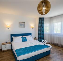 5 Bedroom Villa with Large Pool and Sea Views between Split and Trogir, Sleeps 10